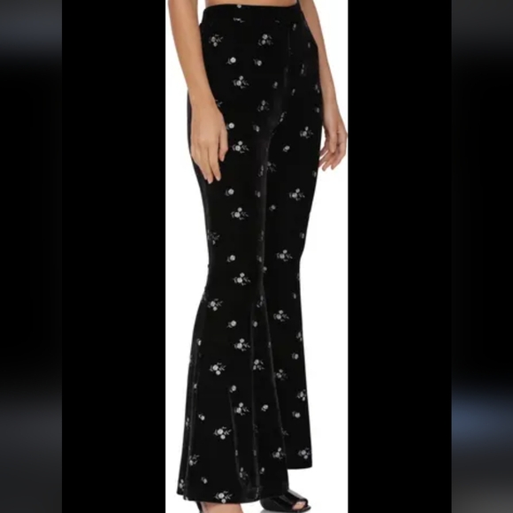 Avec Les Filles NWOT stretchy Velvet Soft Black Embroidered Floral Women's Pants - Picture 6 of 6